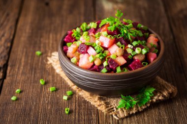 Vinegret - geleneksel Rus sebze salatası.