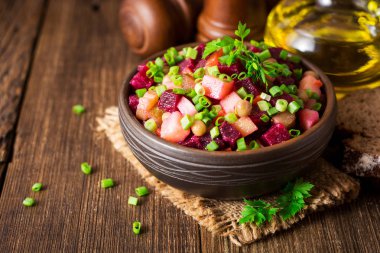 Vinegret - geleneksel Rus sebze salatası.