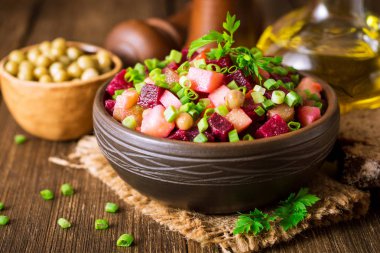 Vinegret - geleneksel Rus sebze salatası.