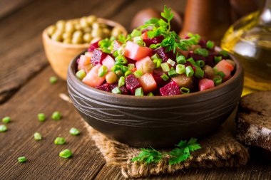 Vinegret - geleneksel Rus sebze salatası.