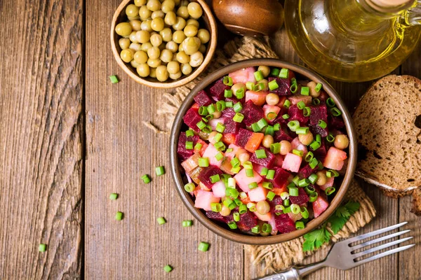 Vinegret - geleneksel Rus sebze salatası. — Stok fotoğraf