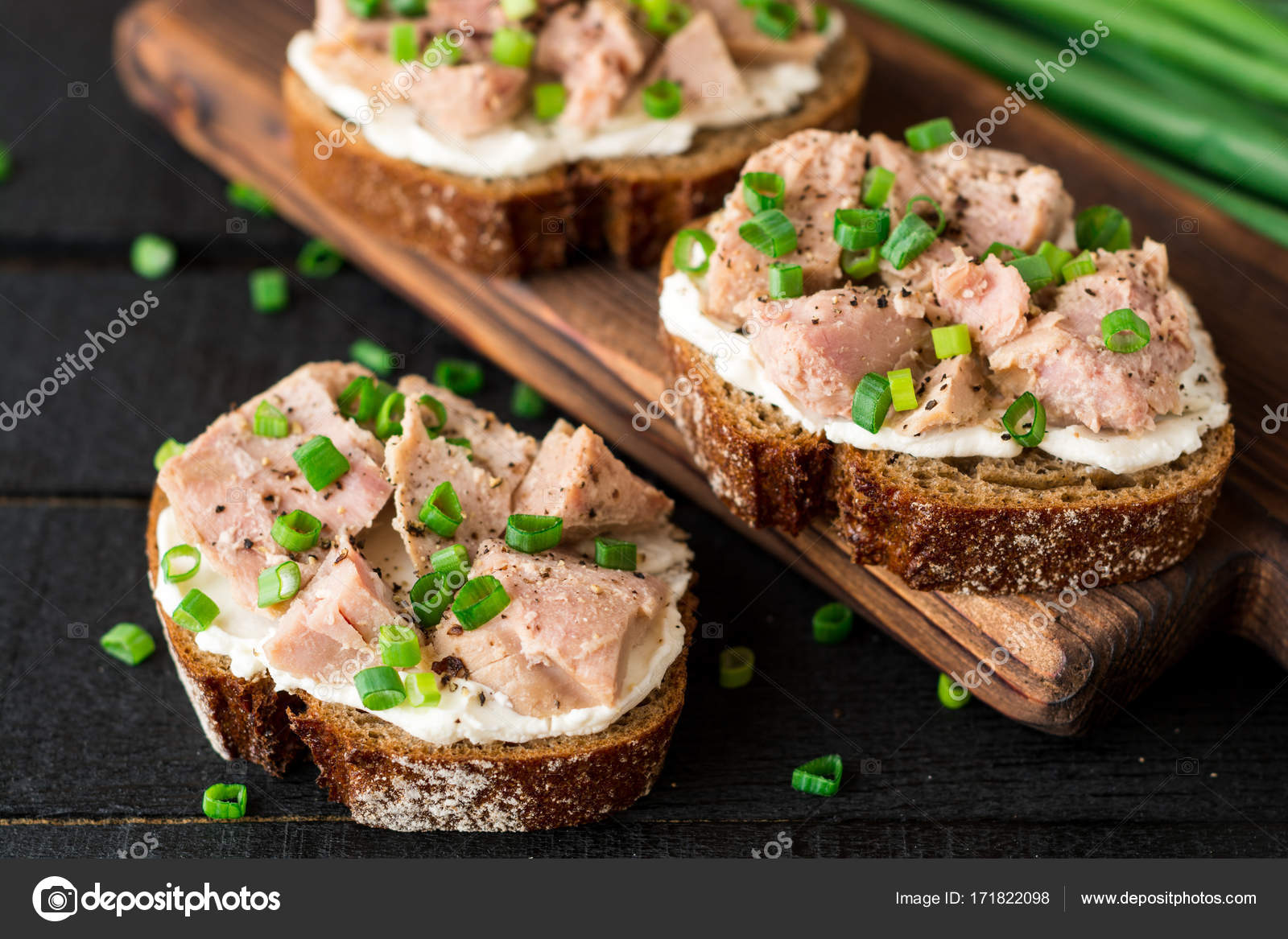 Open Sandwiches With Cottage Cheese Canned Tuna And Green Onions