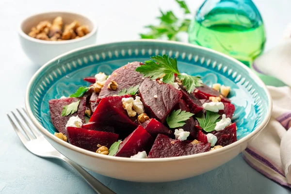 Ensalada Saludable Remolacha Con Nueces Queso Feta Perejil Sobre Fondo — Foto de Stock