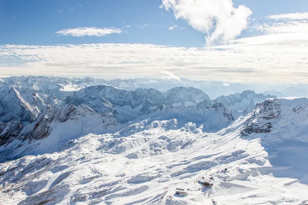 Alpesi hegyi havas lejtő — Stock Fotó