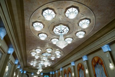 Koridorda lüks kristal avize