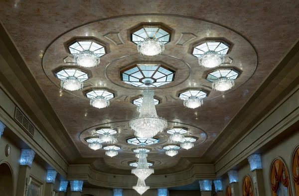 Lustre Cristal Luxuoso Salão — Fotografia de Stock