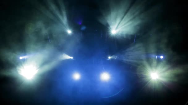 The light of searchlights in smoke on stage of the theatre. Footage, video — Stock Video