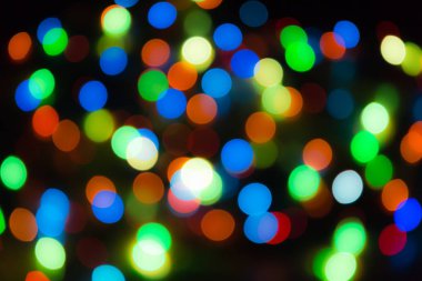 Bulanık renkli arka plan. Renkli Noel çelenk. Bokeh ve lens defocusing