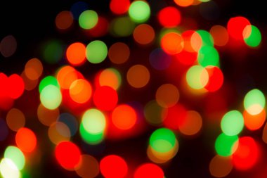 Bulanık renkli arka plan. Renkli Noel çelenk. Bokeh ve lens defocusing