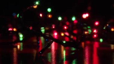 Noel ağacı garland ile çok renkli yanıp sönen ışıklar
