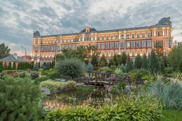 The building management of the Privolzhsky railway in the city of Saratov, Russia. Built in 1907-1914 gg.. the Object of cultural heritage. Square with plants and a pond