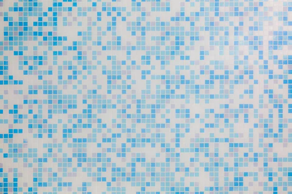 Beyaz, gri ve mavi karolardan oluşan bir mozaik. Zemin veya duvar. — Stok fotoğraf