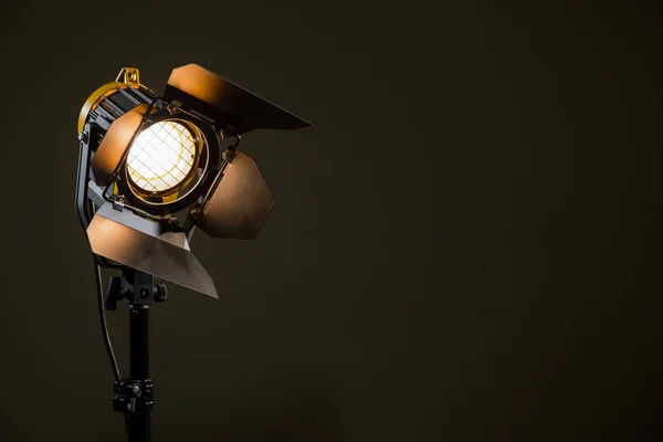 Fresnel lensli spot ışığı, halojen lamba ve koruyucu kepenkler..