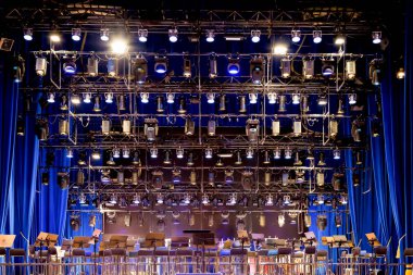 Aydınlatma donanımları sahne, müzikal tiyatro veya Filarmoni Orkestrası.