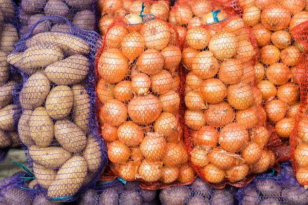 Patates ve soğan piyasada kafes içinde