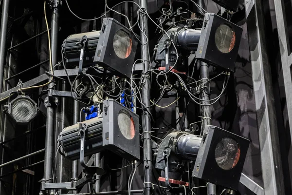 Işık ve aydınlatma donanımları tiyatro veya Kültür Sarayı