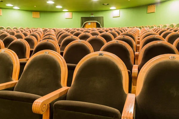 The chairs in the auditorium. Deserted hall — Stock Photo, Image