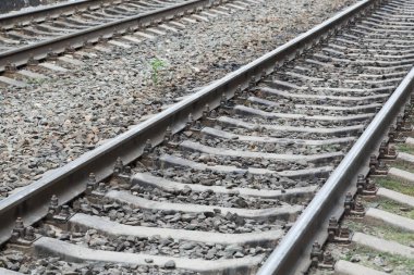 Trenle. Raylar ve uyurlar. Demiryolu