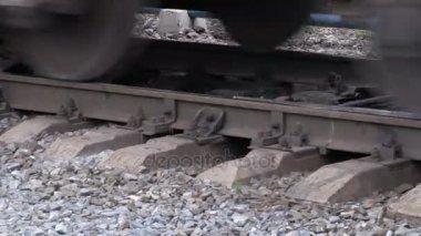 Raylar üzerinde tekerlekler tren. Yük trenlerinin hareket