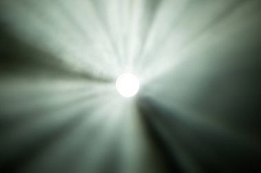 Tiyatro sahne ışıkları gösteri sırasında Sahne Alanı'nda ışınları. Aydınlatma donanımları. Aydınlatma tasarımcısı. Tiyatro sanatları