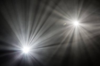 Tiyatro sahne ışıkları gösteri sırasında Sahne Alanı'nda ışınları. Aydınlatma donanımları. Aydınlatma tasarımcısı. Tiyatro sanatları