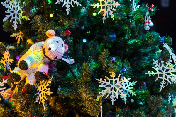 Árvore Natal Decorada Brinquedos Flocos Neve Renda Ano Novo — Fotografia de Stock