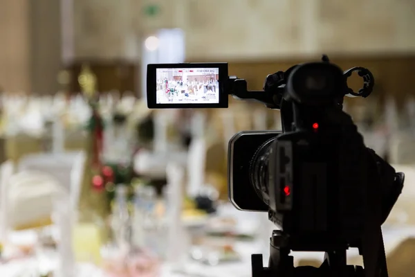 Olayın filme. Videografisi. Tabloları ziyafet salonu olarak hizmet.