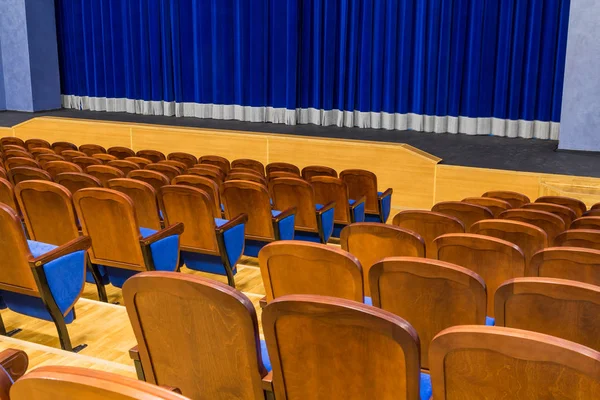 Auditorium Theater Blue Curtain Stage Blue Brown Chair Room People — Stock Photo, Image
