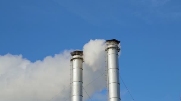 環境の Chp 汚染の煙突からの煙 環境災害 青い空 — ストック動画