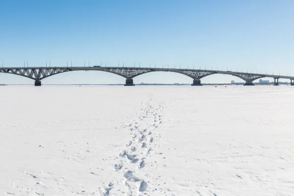 Road Bridge Volga River Cities Saratov Engels Winter Day Ice — Stock Photo, Image