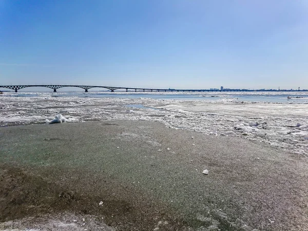 Ponte Rodoviária Sobre Rio Volga Entre Saratov Engels Rússia Gelo — Fotografia de Stock