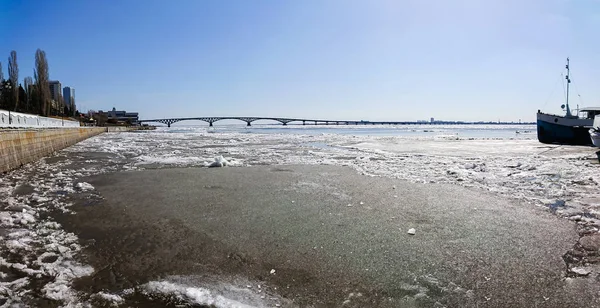Silniční Most Přes Řeku Volhu Mezi Saratov Engels Rusko Ledová — Stock fotografie
