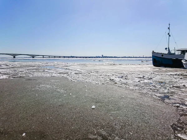 Ponte Rodoviária Sobre Rio Volga Entre Saratov Engels Rússia Gelo — Fotografia de Stock