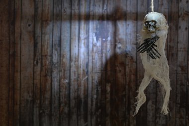 Korkunç iskelet darağacında üzerinde. Halloween ruhu.