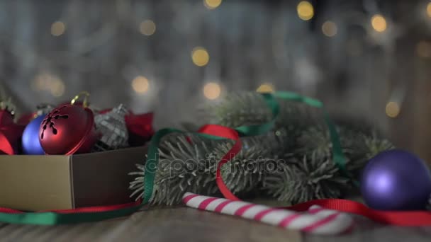 A box of Christmas decorations on an old wooden table. — Stock Video
