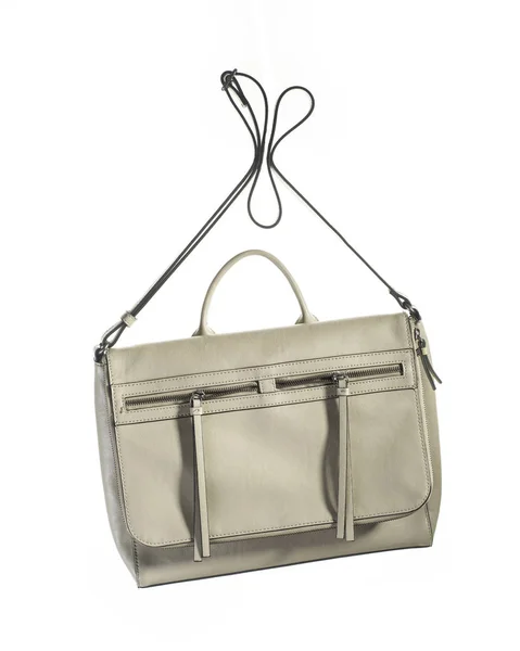 Bolso beige juvenil con estilo femenino y cinturón sobre fondo blanco . — Foto de Stock