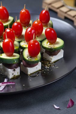 Noel Tarifi. Şişte Yunan Salatası.