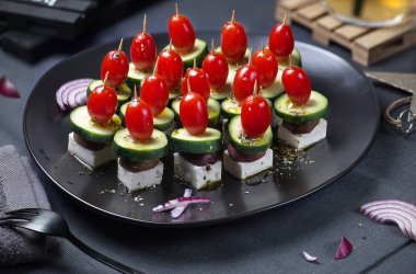 Noel Tarifi. Şişte Yunan Salatası.
