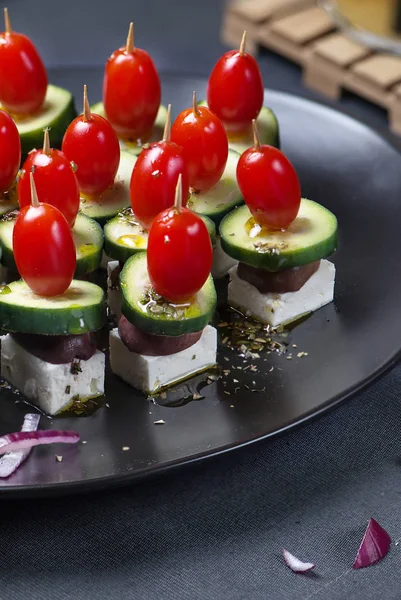 Noel Tarifi. Şişte Yunan Salatası.