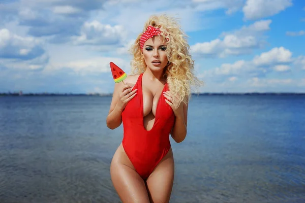 Beautiful Blonde Girl Walks Beach Water Swimsuit — Stock Photo, Image