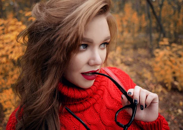 Beautiful Girl Red Sweater Glasses Scottish Skirt Walks Autumn Park — Stock Photo, Image
