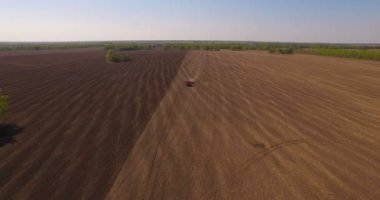 Hasat alanında traktör havası