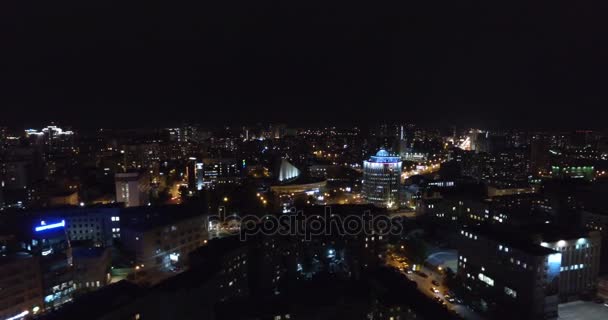 Noční letecký snímek města Novosibirsk — Stock video