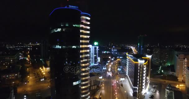 Foto aérea nocturna de la ciudad de Novosibirsk — Vídeos de Stock