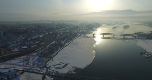 Ponte attraverso il fiume Ob a Novosibirsk — Video Stock