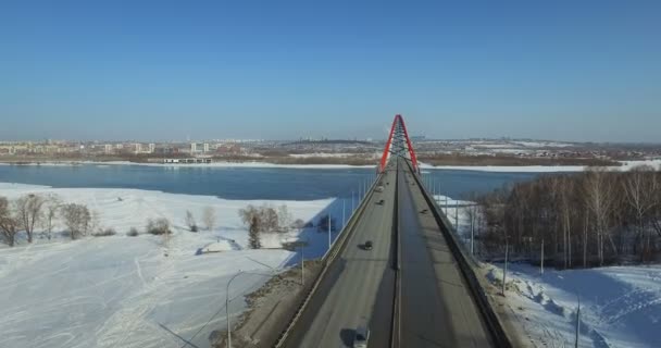 新西伯利亚，俄罗斯-2016 年 11 月 22 日︰ 交通 Bugrinsky 桥上 — 图库视频影像