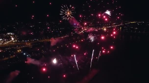 Plan aérien nocturne des feux d'artifice — Video