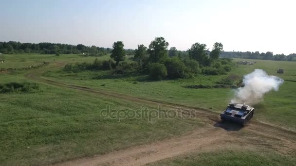 Tanque de batalha alemão disparando arma principal — Vídeo de Stock