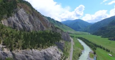 Virajlı yol ve orman, Altay atış anteni