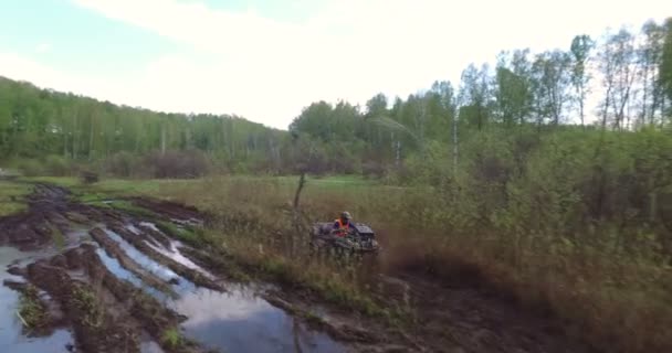 NOVOSIBIRSK, RUSSIA - MAY 15, 2015: Mud racing with ATVs — Stock Video